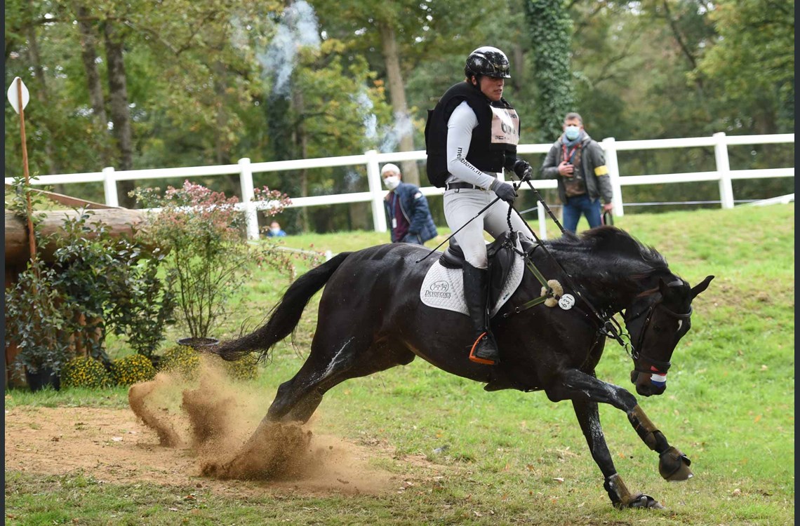 24 صورة من سباق قفز الحواجز بالخيول في ليون الفرنسية
