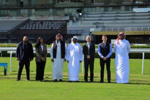 السفير البريطاني يشيد بتطور رياضة سباق الخيل في البحرين